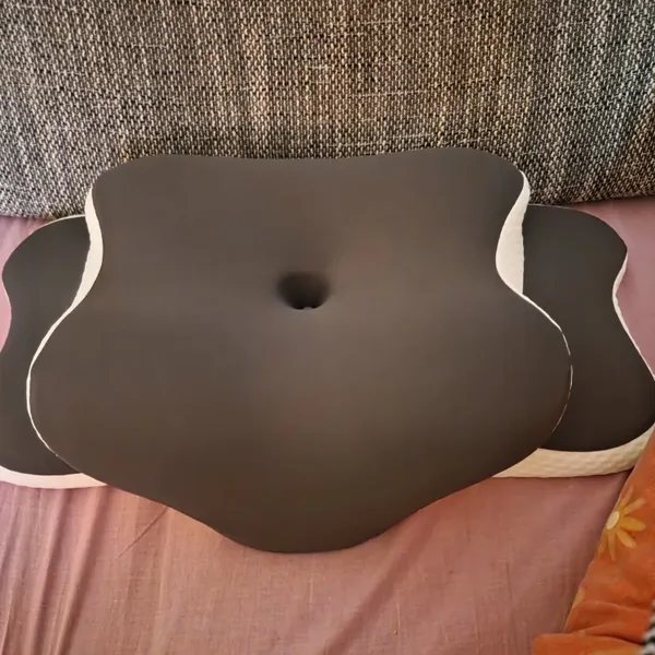Almohada cervical Curvela fotografiada por Amanda H., compra verificada