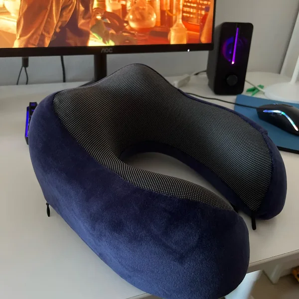 Almohada de viaje Curvela fotografiada por Diego P., comprador verificado